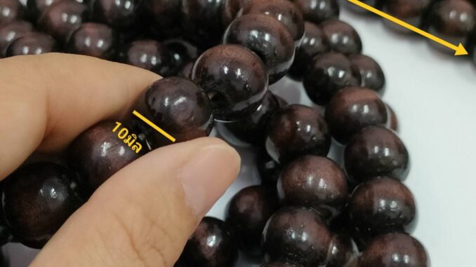 สร้อยคอลูกประคำ 108 เม็ดทำจากไม้จันทร์หอม (ยาว 30นิ้ว) ขนาดเม็ด 10มิล ลูกประคำมงคล เม็ดลูกประคำเม็ดใหญ่ยาว เคลือบเงา สร้อยคอลูกประคำ 108 เม็ดทำจากไม้จันทร์หอม (ยาว 30นิ้ว) ขนาดเม็ด 10มิล ลูกประคำมงคล เม็ดลูกประคำเม็ดใหญ่ยาว เคลือบเงา