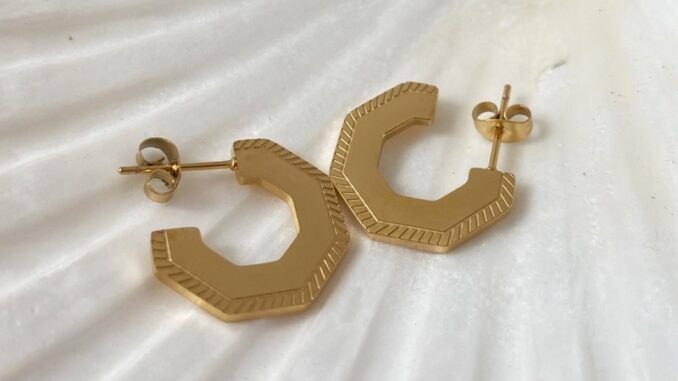 imean.store - Pentagon pin earring | ต่างหูงานทองชุบ 18K gold