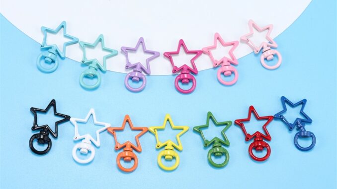 (สีลูกกวาด) ตะขอก้ามปูดาว พวงกุญแจสปริงดาว ตะขอเกี่ยวเครื่องมือ DIY (5 ชิ้น / ถุง)