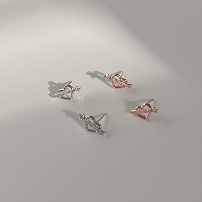 A.piece ต่างหูเงินแท้ [all silver 925] Arrow Heart stud earrings
