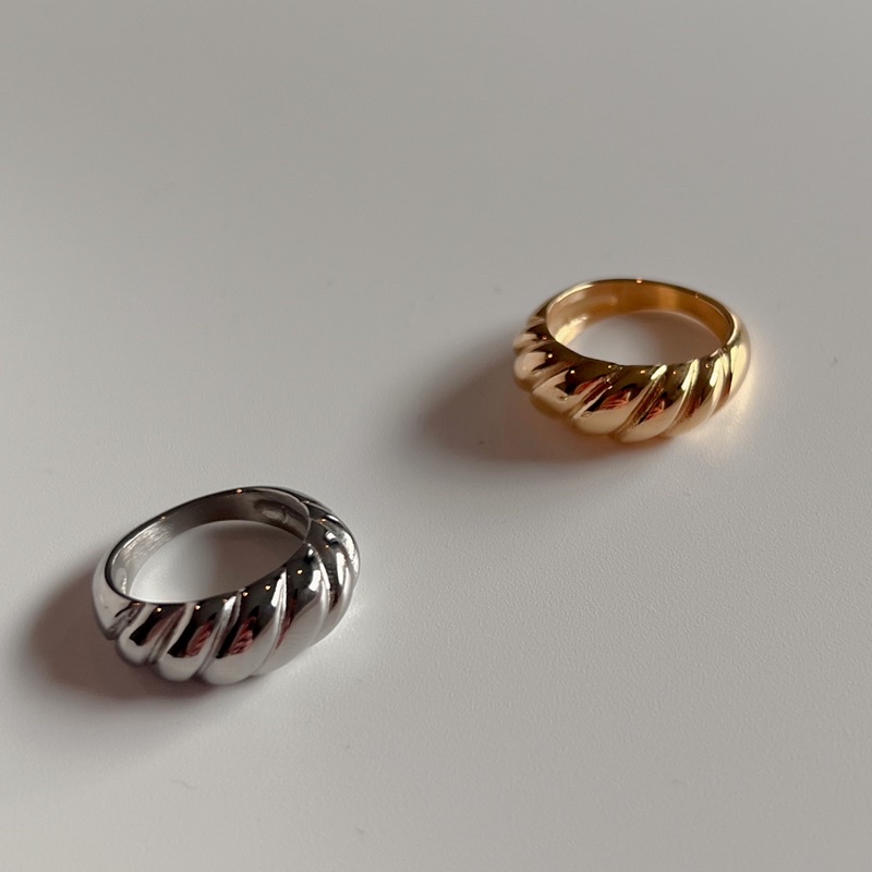 A.piece  แหวนแสตนเลส [stainless steel] pretzel ring
