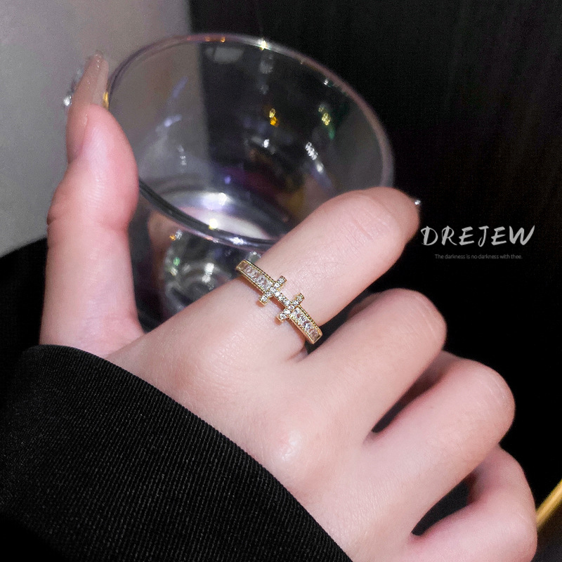 DREJEW แหวนแฟชั่น ชุบไฟฟ้า ประดับเพทาย รูปตัวอักษร สีทอง หรูหรา เครื่องประดับ