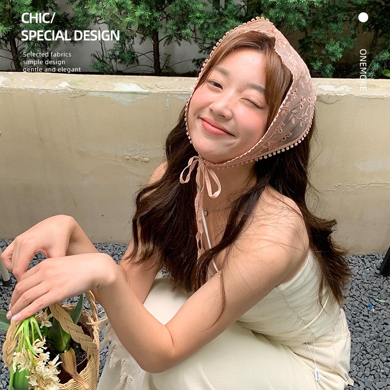 Floral lace headscarf ผ้าโพกผมสามเหลี่ยมลูกไม้