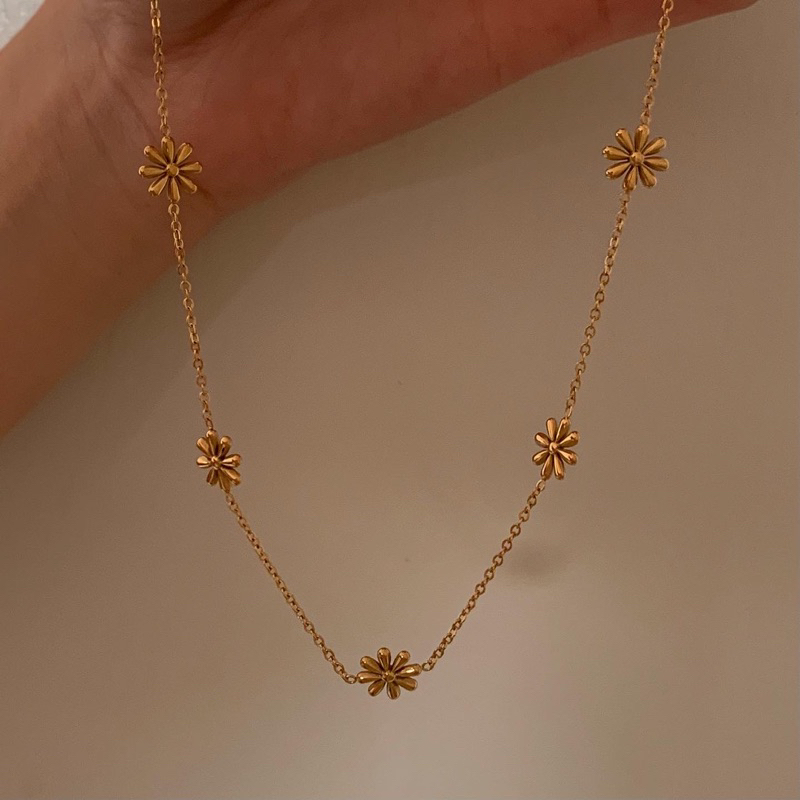 HER OBJECTIVE_HER MILLI DAISIES PENDANT NECKLACE