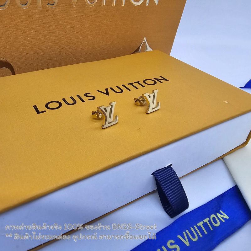 Louis Vuitton LV Stud Earrings ต่างหูหลุยส์ วิตตอง งานโลโก้ L V  อะไหล่ทอง งานสะท้อนสวยมาก  งานระดับไฮเอน