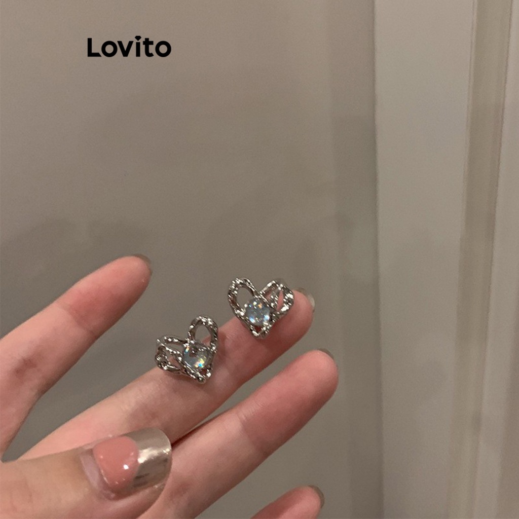 Lovito ต่างหูผู้หญิง รูปหัวใจ ประดับพลอยเทียม สไตล์ลำลอง LFA04231 (สีเงิน)