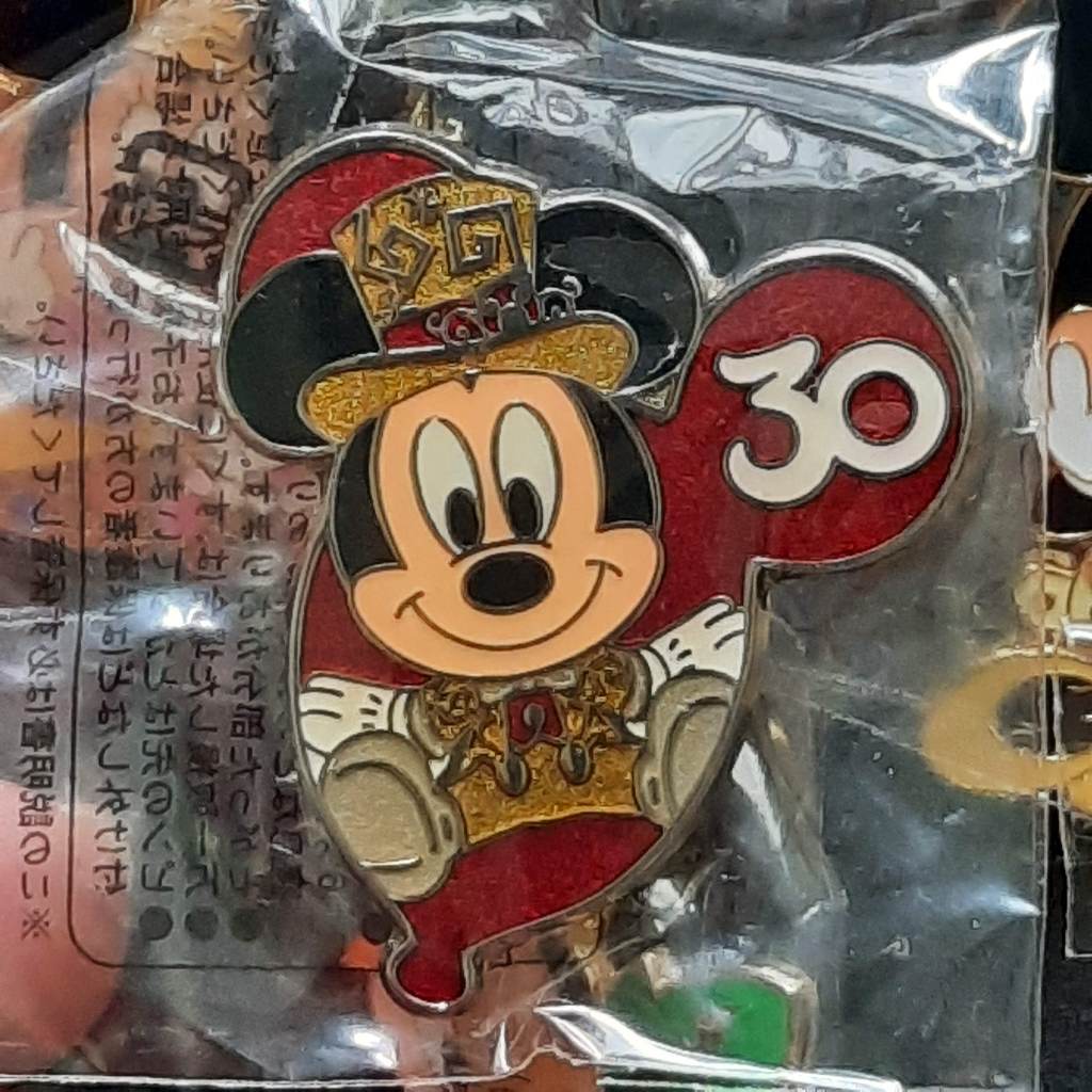 Mickey & Minnie Disney Pin Collecting  เข็มกลัด ดีสนีย์ มิกกี้ แอนด์ มินนี่ ของที่ละลึกจาก Tokyo Disneyland