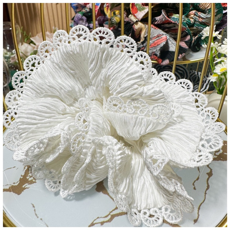 New arrival   ยางรัดผม A one สีขาว ผ้าพลีทอัดจีบ ลูกคุณมาก