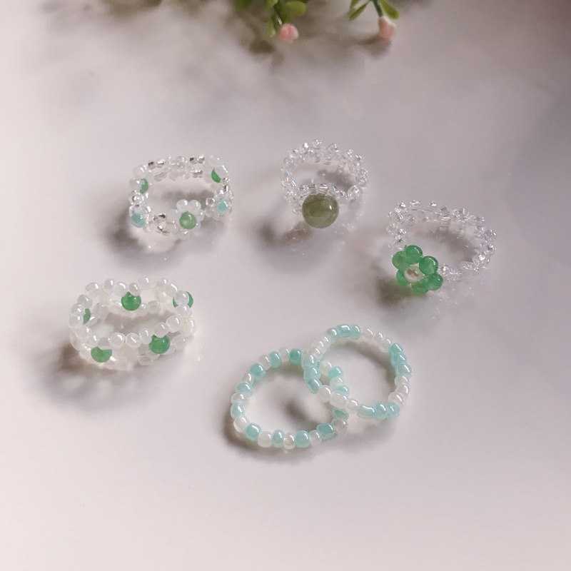 Pantheadesign  แหวนลูกปัดหินแท้ โทนสีเขียว แหวนดอกไม้ แหวนแฮนด์เมด  ✨