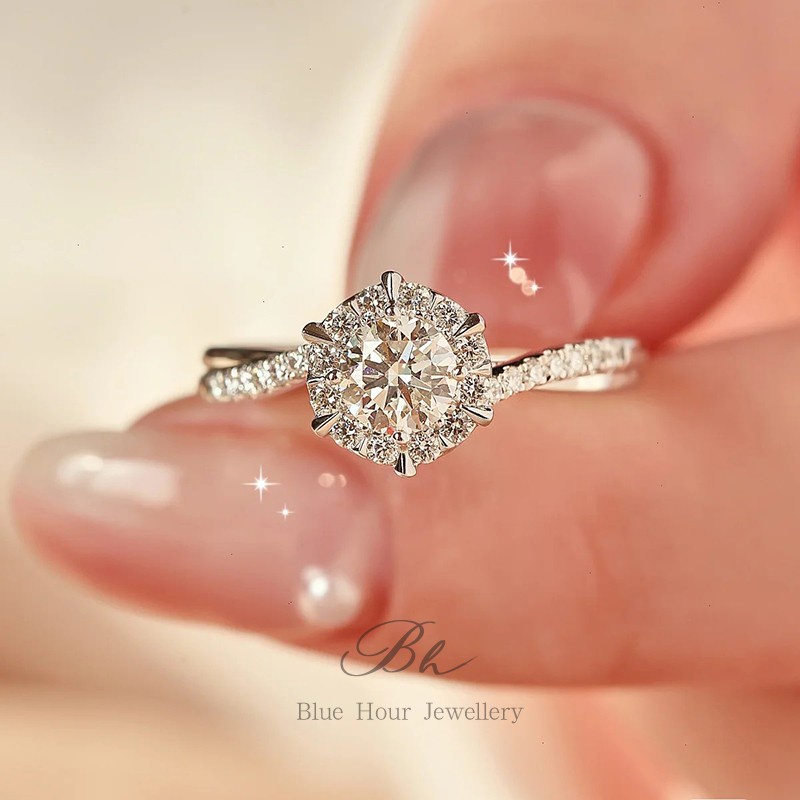 Real Moissanite แหวนเงินแท้ 925 0.5ct 1ct หกง่าม ทรงกลม สีขาว สําหรับหมั้น งานแต่งงาน งานเลี้ยง