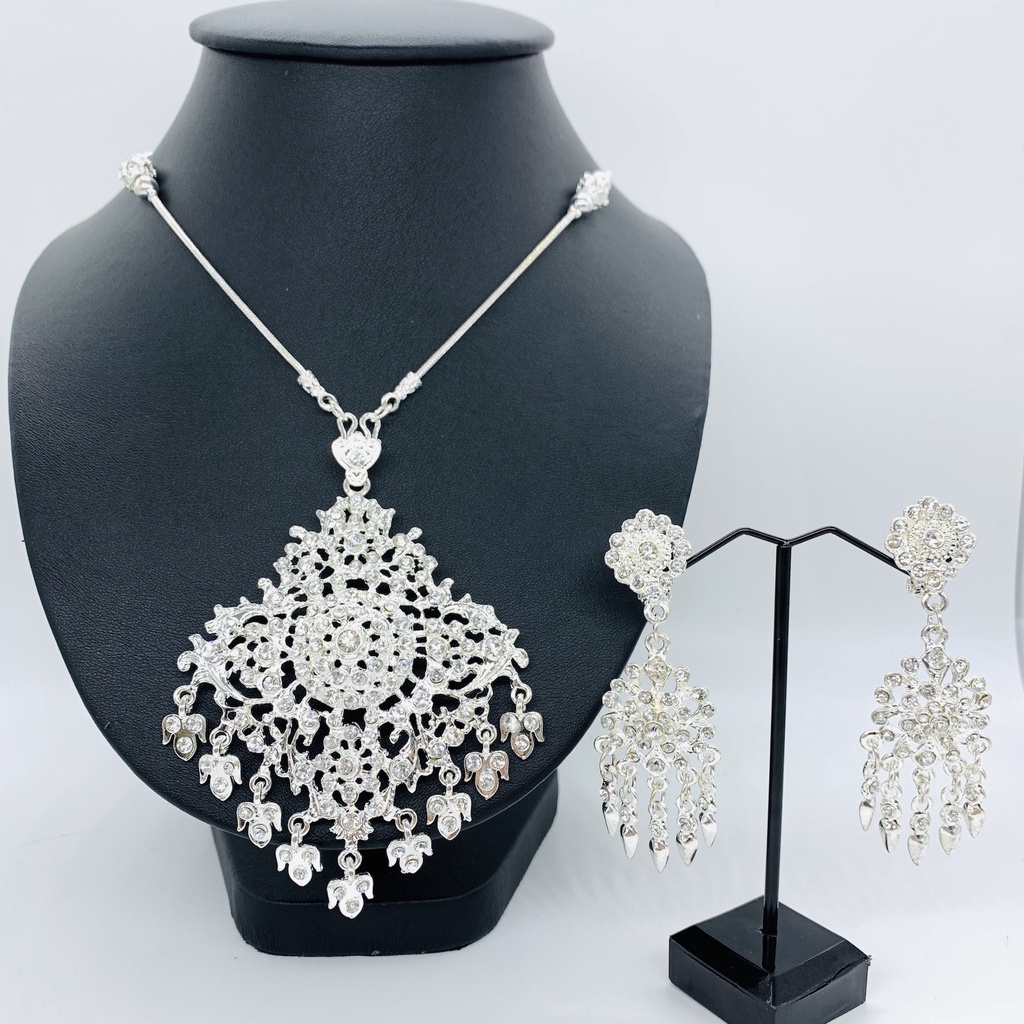 Vintage jewelryชุดไทยสร้อยชุดต่างหู เพชรสร้อยคอสีเงิน
