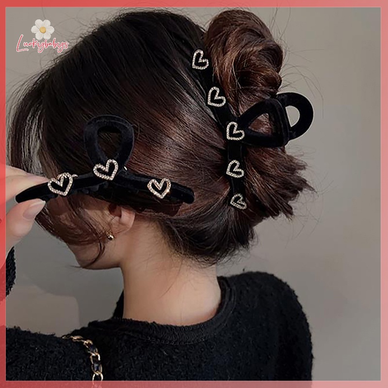 Luckybabys> ความรัก พลอยเทียม พรีเมี่ยม สีดํา คลิป Flocking ที่คาดผม กิ๊บติดผม ขนาดใหญ่ หางม้าสูง กระทะ กิ๊บหนีบผม เครื่องประดับผม หญิง ใหม่” /></a></p>
<p><a href=