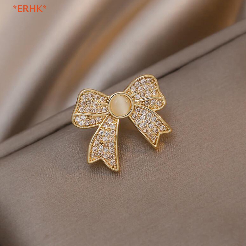 Erhk> ใหม่ เข็มกลัดคริสตัล รูปดอกทานตะวัน ประดับโบว์ พลอยเทียม เครื่องประดับ สําหรับงานแต่งงาน ปาร์ตี้” /></a></p>
<p><a href=