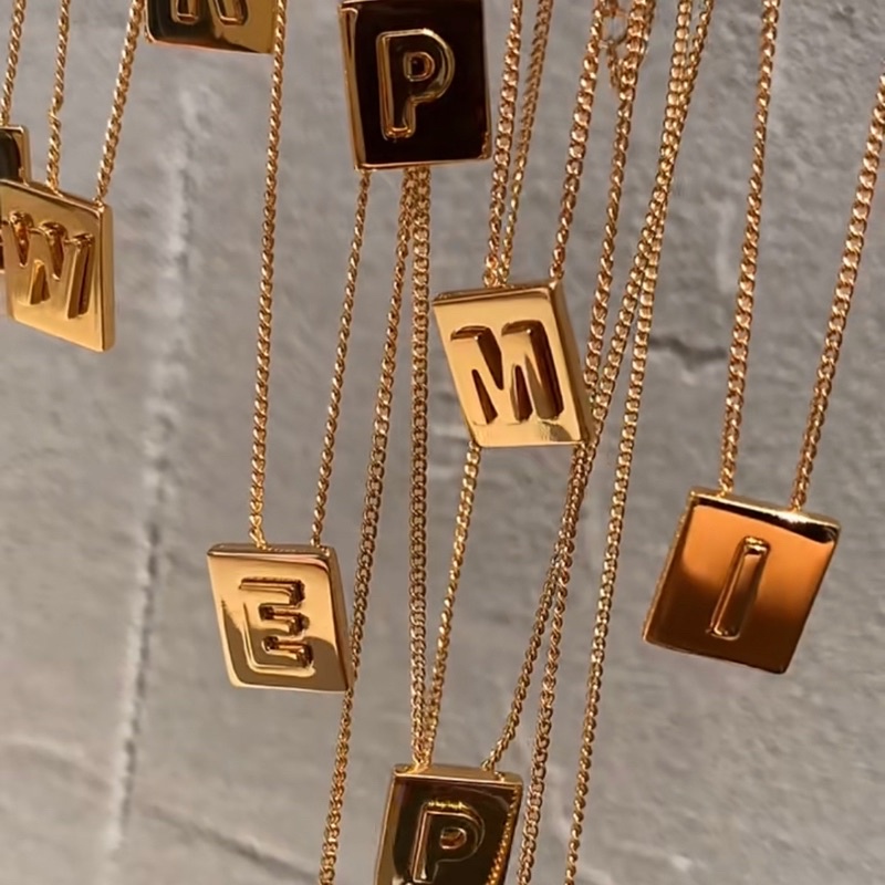 seadada สร้อยคอตัวอักษร ลิซ่า งานชุบทองคำขาว 26 letter Lisa necklace  14k  เครื่องประดับ