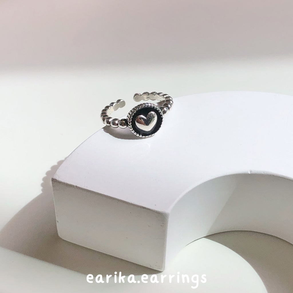 (กรอกโค้ด YAQ6E ลด 60.-) earika.earrings - midnight heart coin ring แหวนเหรียญจี้หัวใจเงินแท้ ฟรีไซส์ปรับขนาดได้