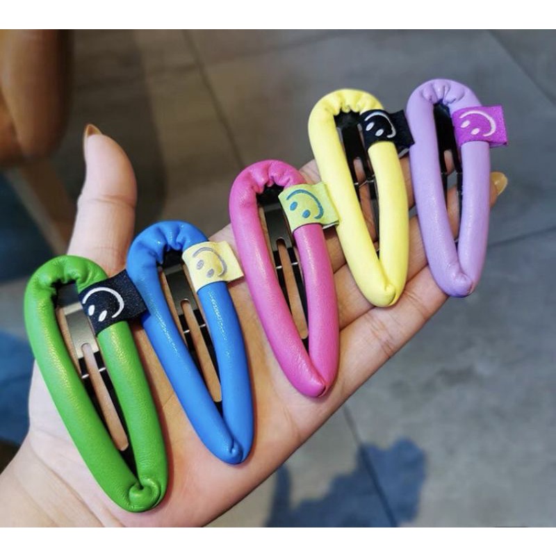 กิ๊บติดผมสีสันสดใสป้ายยิ้ม(พร้อมส่ง)
