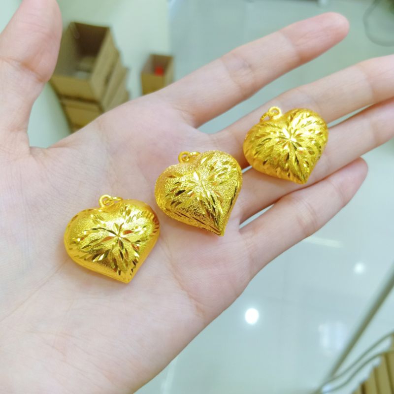 จี้หัวใจใส่กับสร้อยคอและใส่จี้ข้อมือได้อย่างสวย ประจำวัน