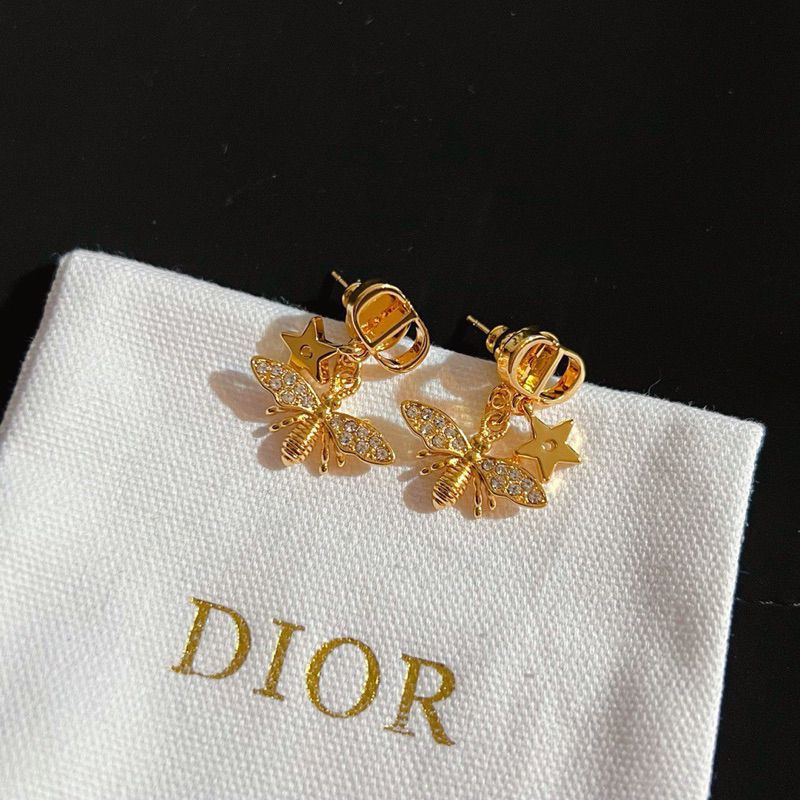 ต่างหู Dior เกรดVIP พร้อมกล่อง เกรดใช้สลับแท้ พร้อมส่ง สั่งในช้อปปี้เท่านั้น