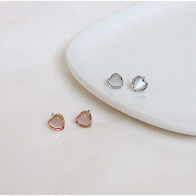 [พร้อมส่ง] (มีโค้ดลดทั้งร้าน) ต่างหู cream shell heart ❤️  เงินแท้ไม่แพ้ไม่คัน Silver 925 (ห่อของขวัญฟรีค่า)