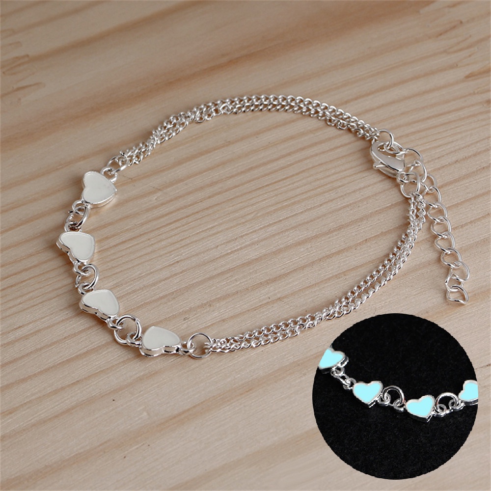 พร้อมส่ง สร้อยข้อมือ จี้รูปหัวใจเรืองแสงในที่มืด เครื่องประดับแฟชั่น สําหรับผู้หญิง 2023