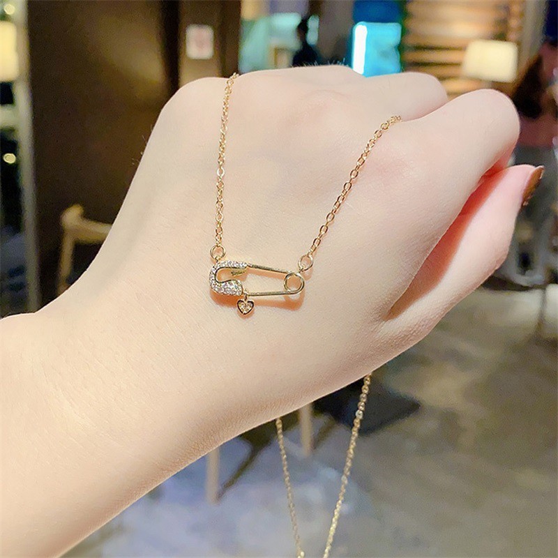 พร้อมส่ง สร้อยคอโซ่เหล็กไทเทเนียม หรูหรา เข้ากับทุกชุด สําหรับผู้หญิง