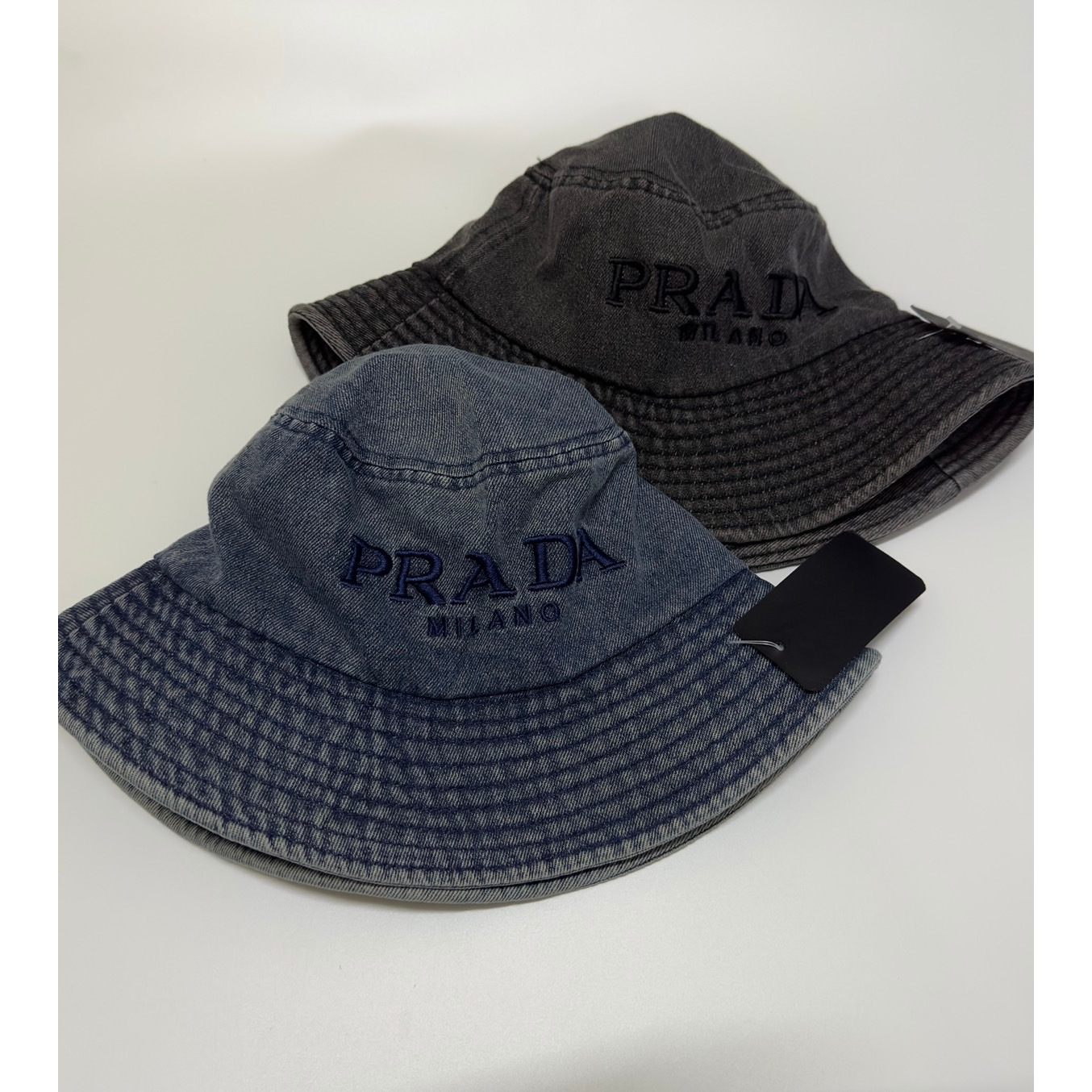 *สินค้าพร้อมส่ง New หมวกBucket ปร้าดาผ้ายีนส์PRD