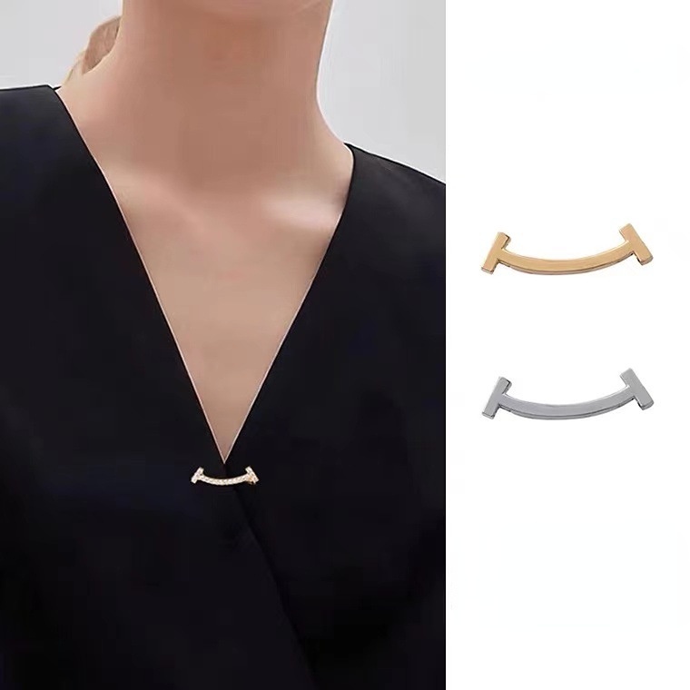 เข็มกลัด รูปหน้ายิ้ม แบบเรียบ ป้องกันแสงสะท้อน สําหรับติดเสื้อผ้า