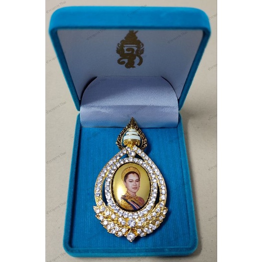 เข็มกลัดล้อมเพชร (พื้นหลังสีทอง) พระบรมฉายาลักษณ์ พระพันปีหลวง #พร้อมกล่อง#