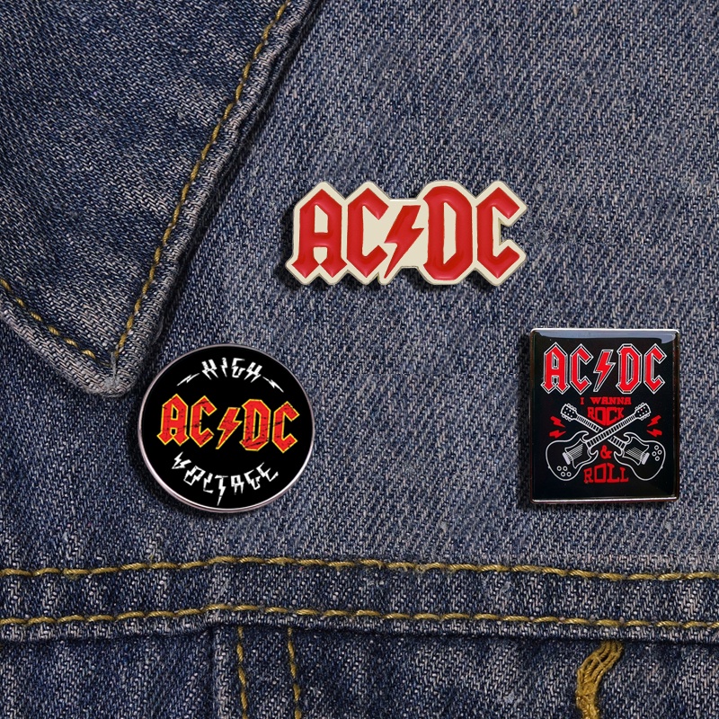 เข็มกลัดโลหะ รูปวงร็อค ACDC เหมาะกับของขวัญ สําหรับตกแต่งเสื้อผ้า กระเป๋าเป้สะพายหลัง