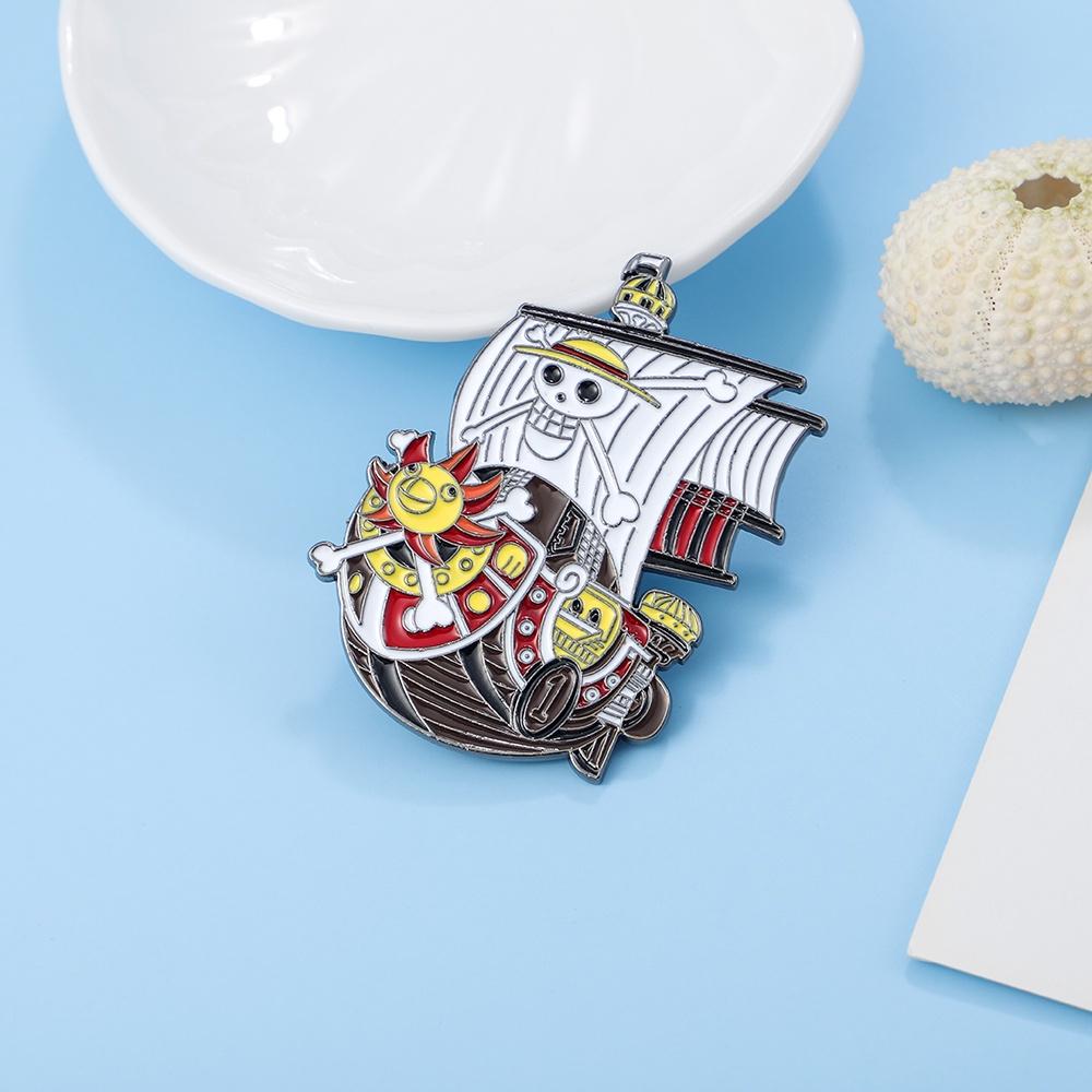 เครื่องประดับ เข็มกลัด ลายการ์ตูนอนิเมะ One Piece Luffy Lapel Pins Thousand Sunny Ship สําหรับเพื่อน