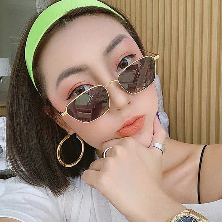 แว่นตากันแดด UV400 กรอบโลหะ ทรงไม่สม่ําเสมอ ขนาดเล็ก หรูหรา สไตล์วินเทจ สําหรับสุภาพสตรี 2021