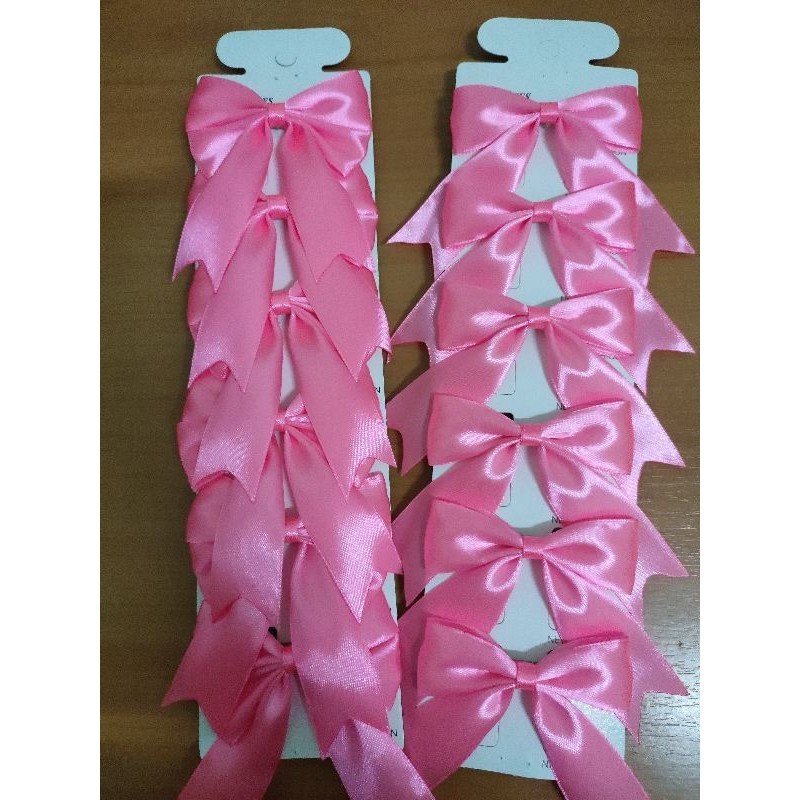 โบว์ติดผมนักเรียน สีชมพู  ขนาด1นิ้ว( 1แผงมี6ตัว)งานผ้าซาติน