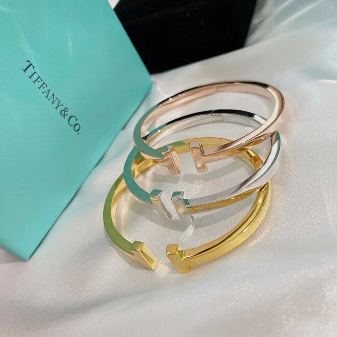 【 แบรนด์แฟชั่น 】ใหม่ T&CO. 2023 สร้อยข้อมือ แบบเปิดคู่ คุณภาพสูง
