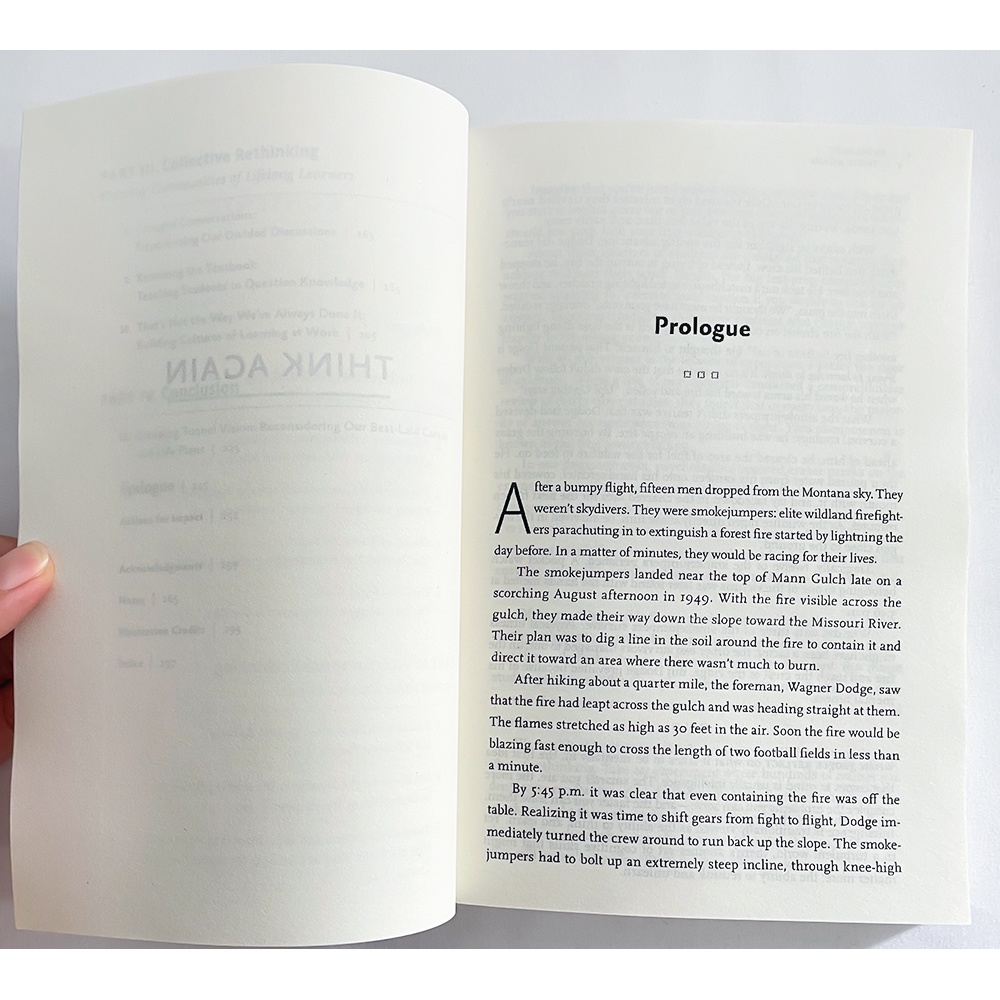 Think Again: The Power of Knowing What You Not Know by Adam Grant (ปกหลังกระดาษ)